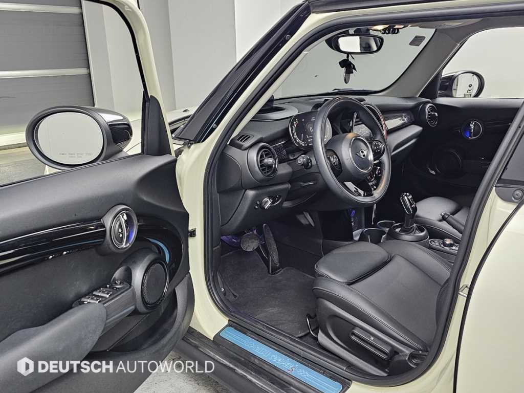 Mini Cooper — photo 11