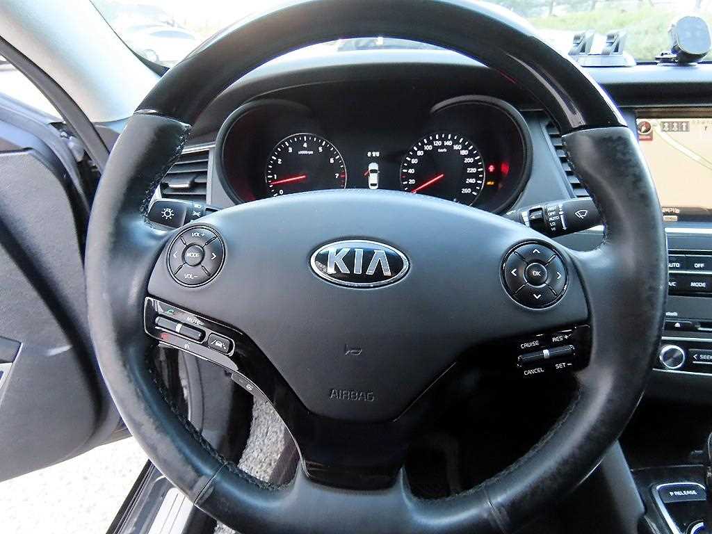 Kia K9 — photo 08