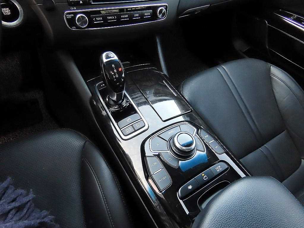 Kia K9 — photo 11