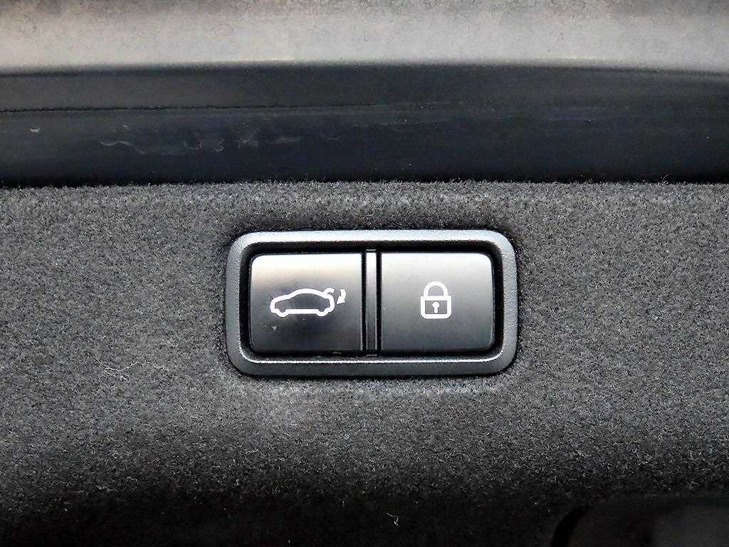 Kia K9 — photo 17