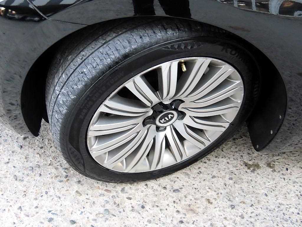 Kia K9 — photo 20