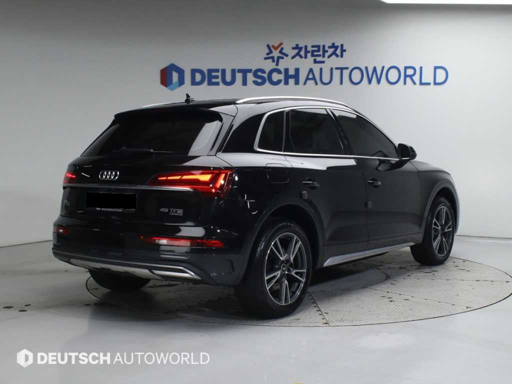 Audi Q5 — photo 02