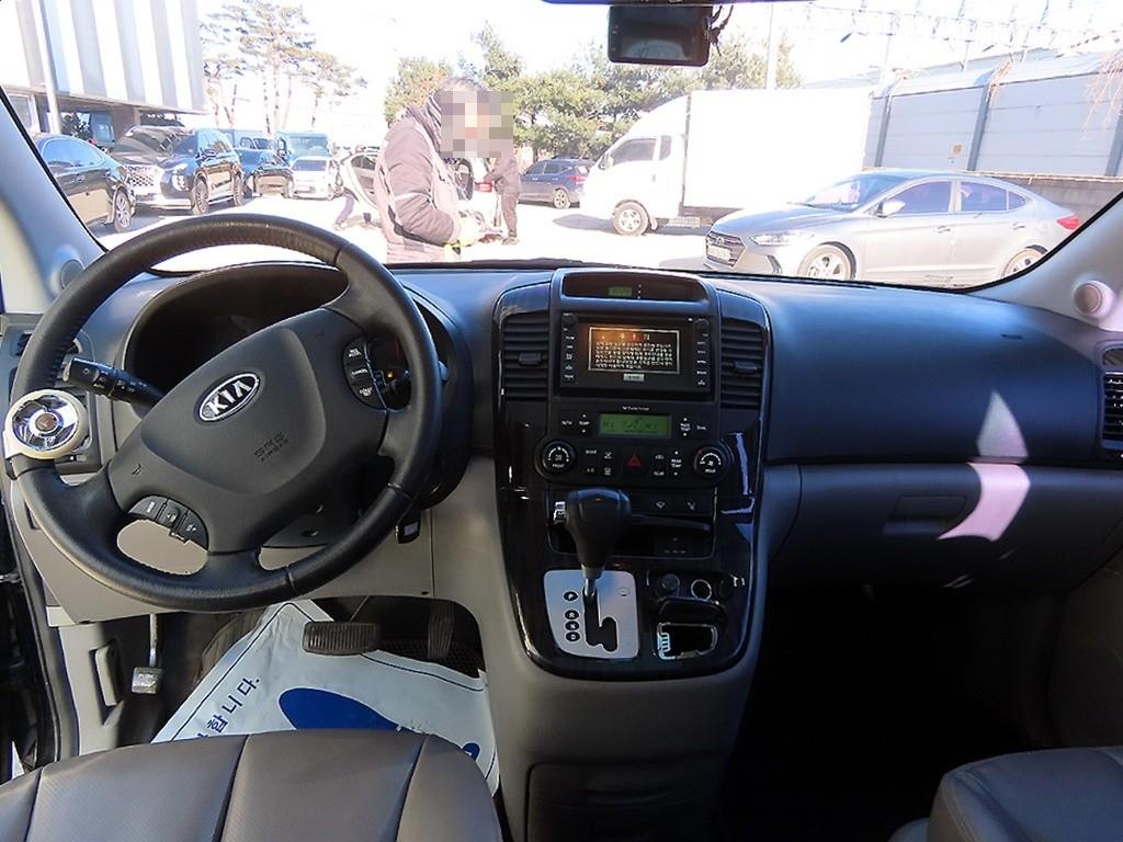 Kia Carnival — photo 07