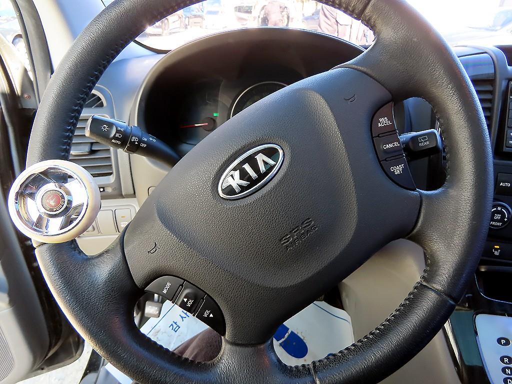 Kia Carnival — photo 08