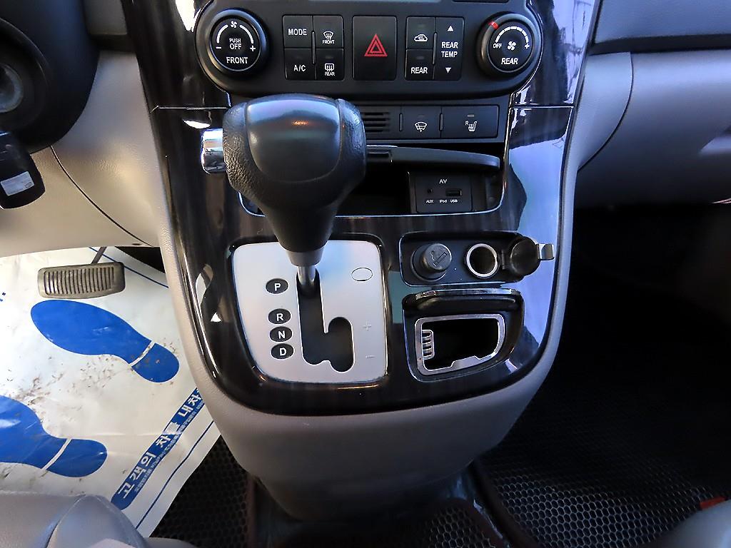 Kia Carnival — photo 10