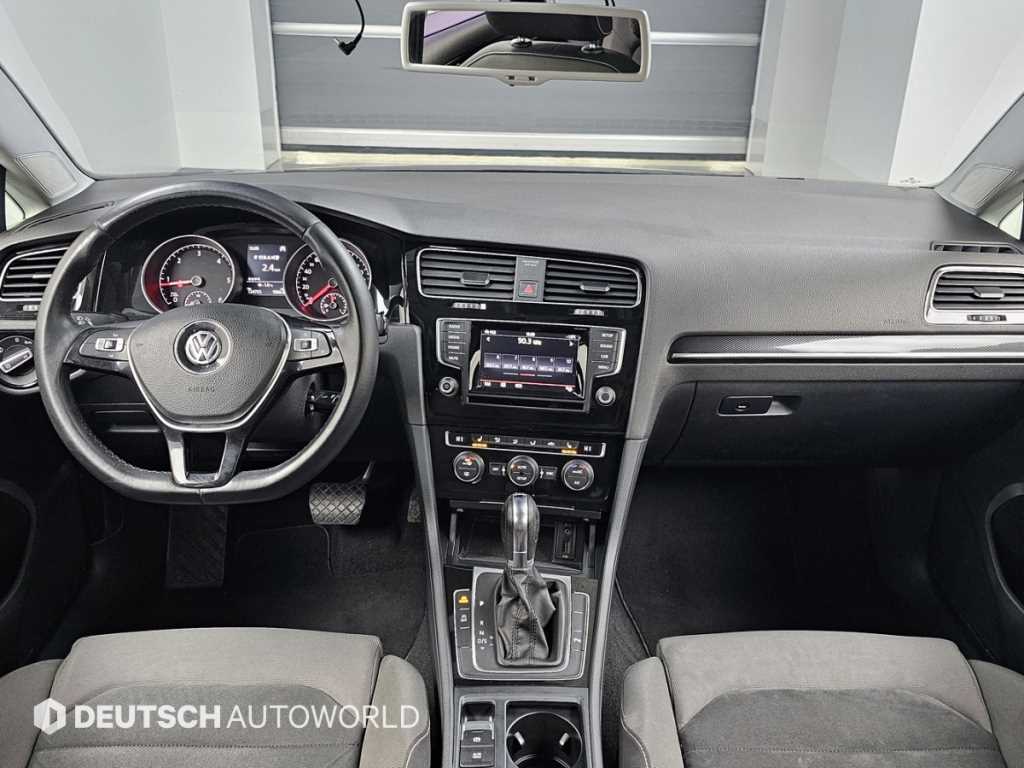 Volkswagen Golf — photo 07