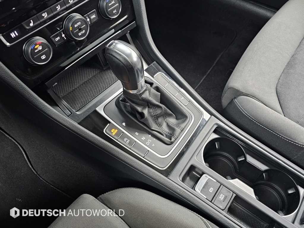 Volkswagen Golf — photo 09