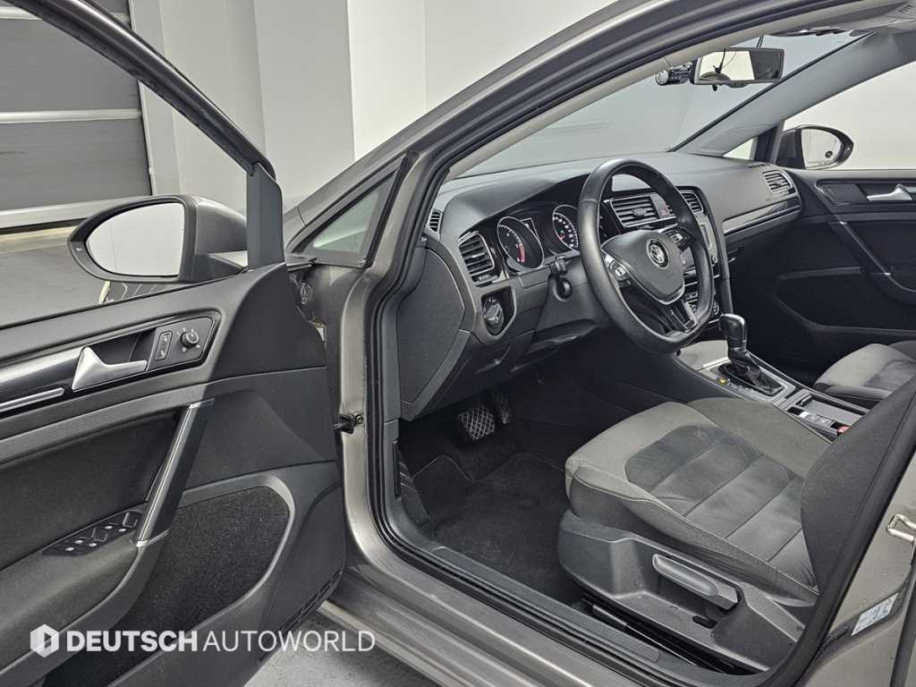 Volkswagen Golf — photo 11