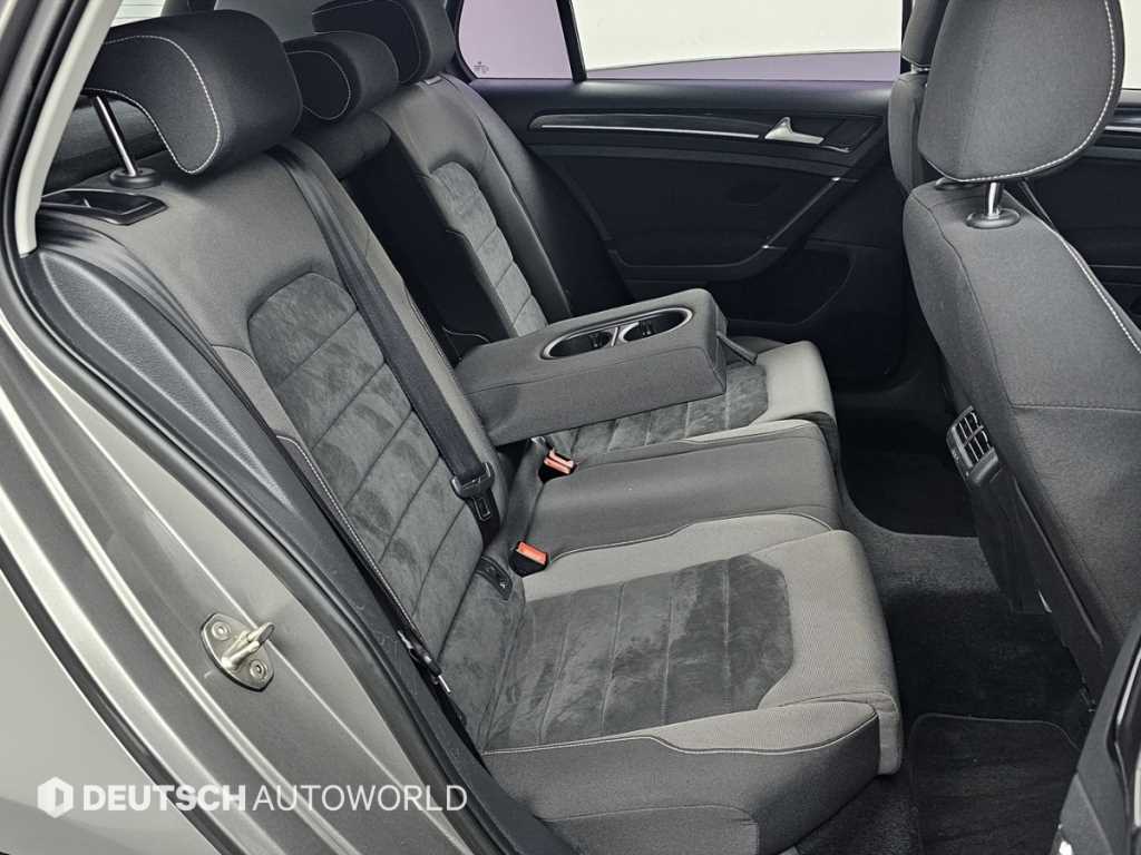 Volkswagen Golf — photo 12