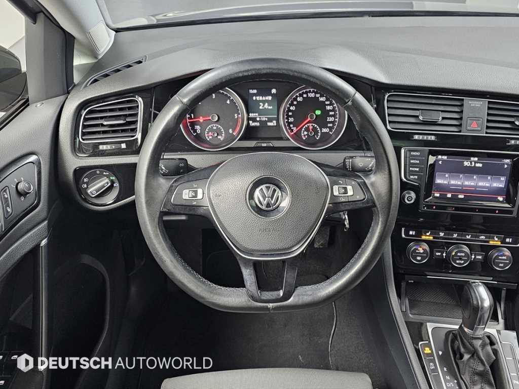 Volkswagen Golf — photo 13