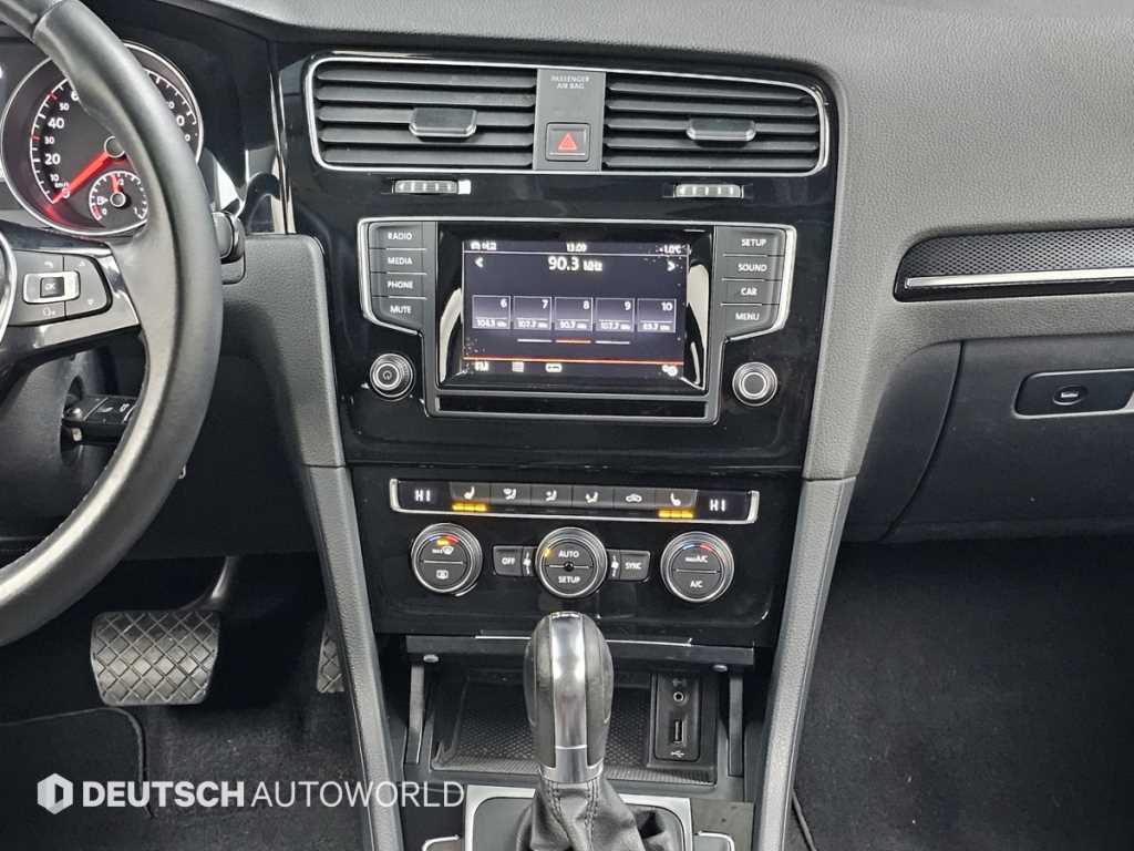 Volkswagen Golf — photo 14