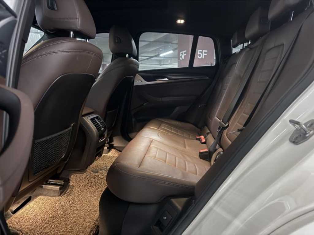 BMW X4 — photo 08