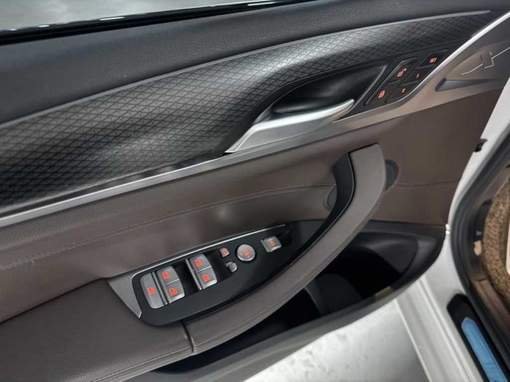BMW X4 — photo 09