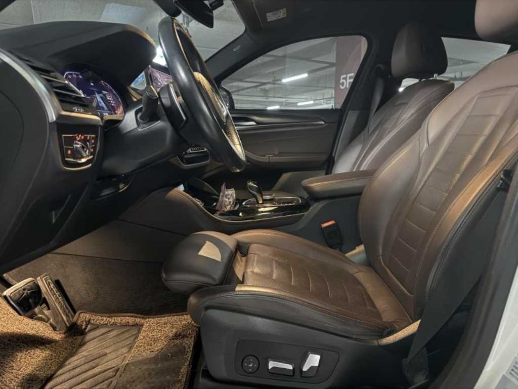 BMW X4 — photo 11