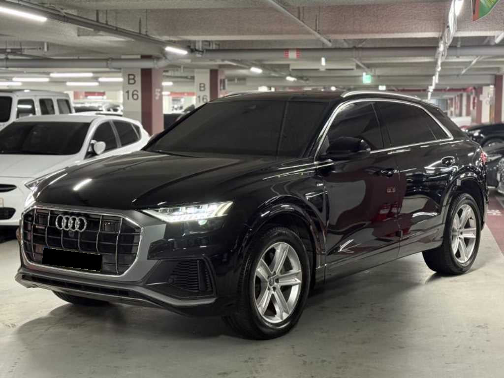 Audi Q8 — photo 01