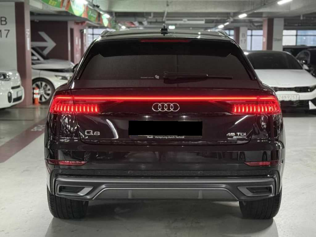 Audi Q8 — photo 03