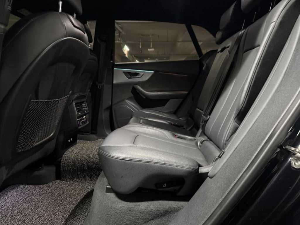 Audi Q8 — photo 08