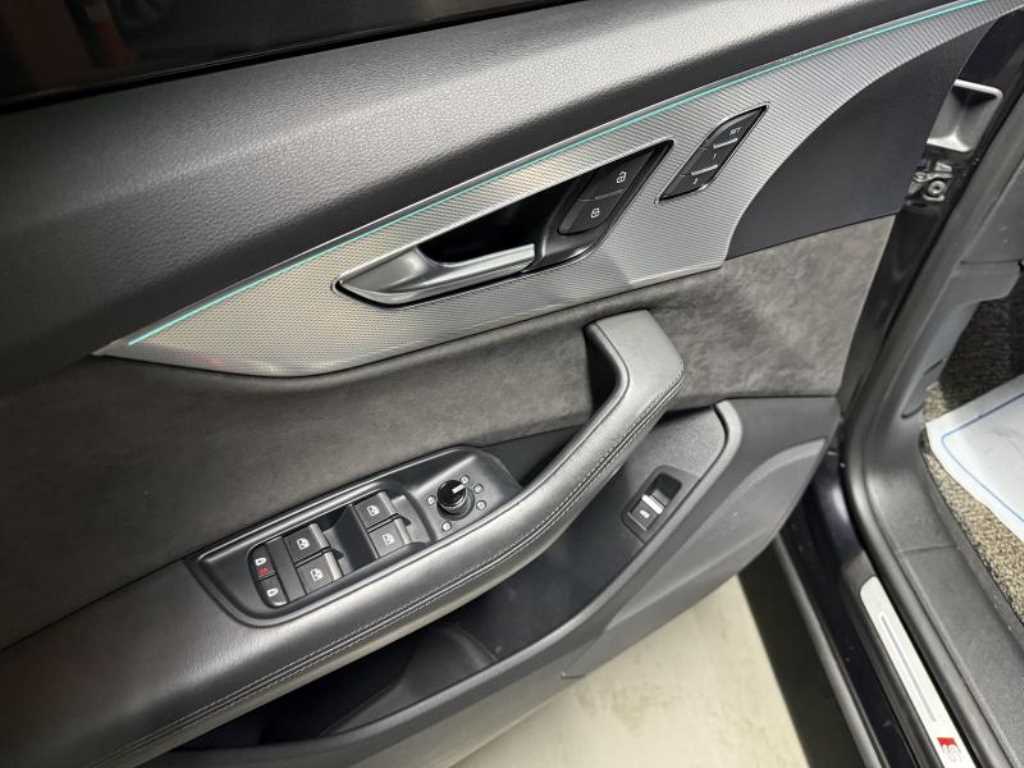 Audi Q8 — photo 09