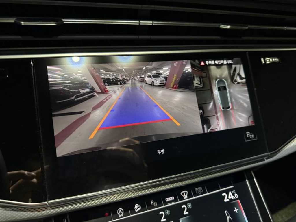 Audi Q8 — photo 14