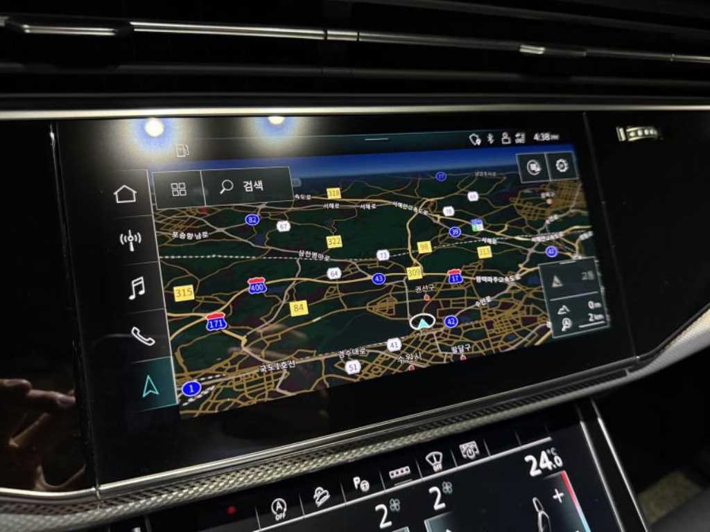 Audi Q8 — photo 15