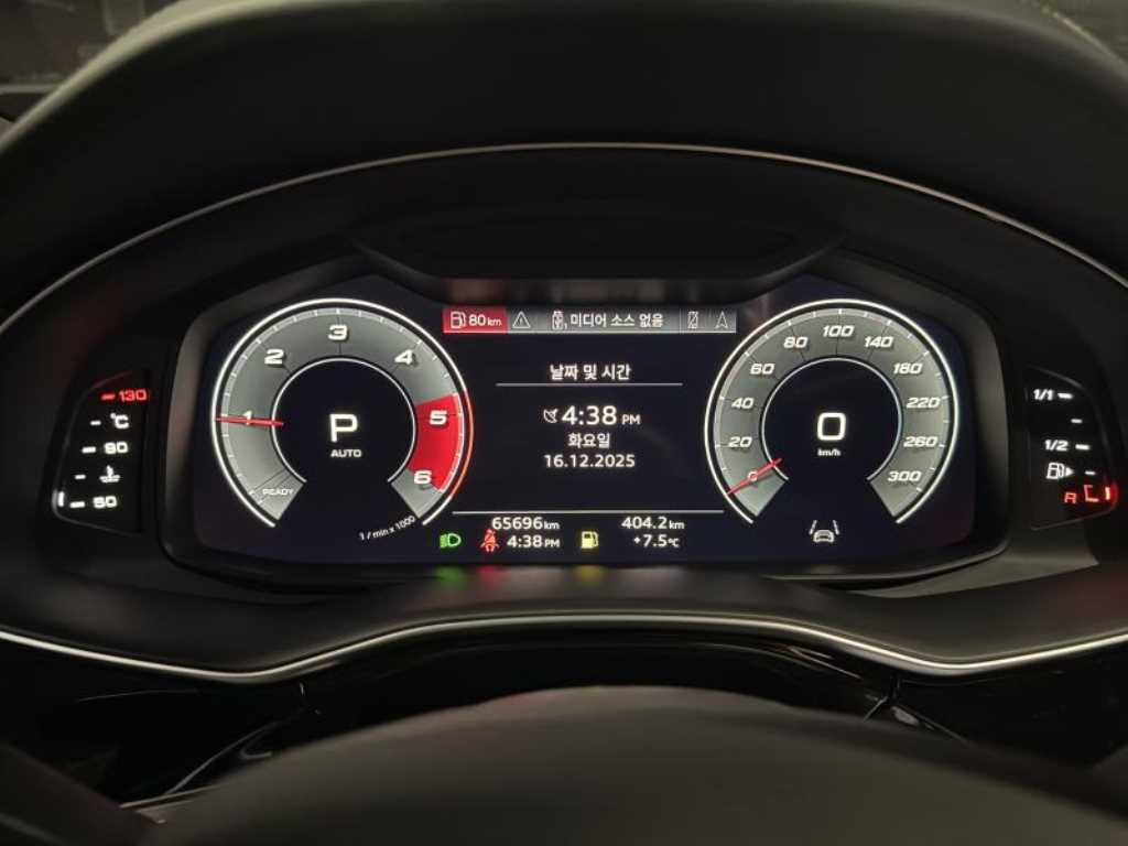 Audi Q8 — photo 16