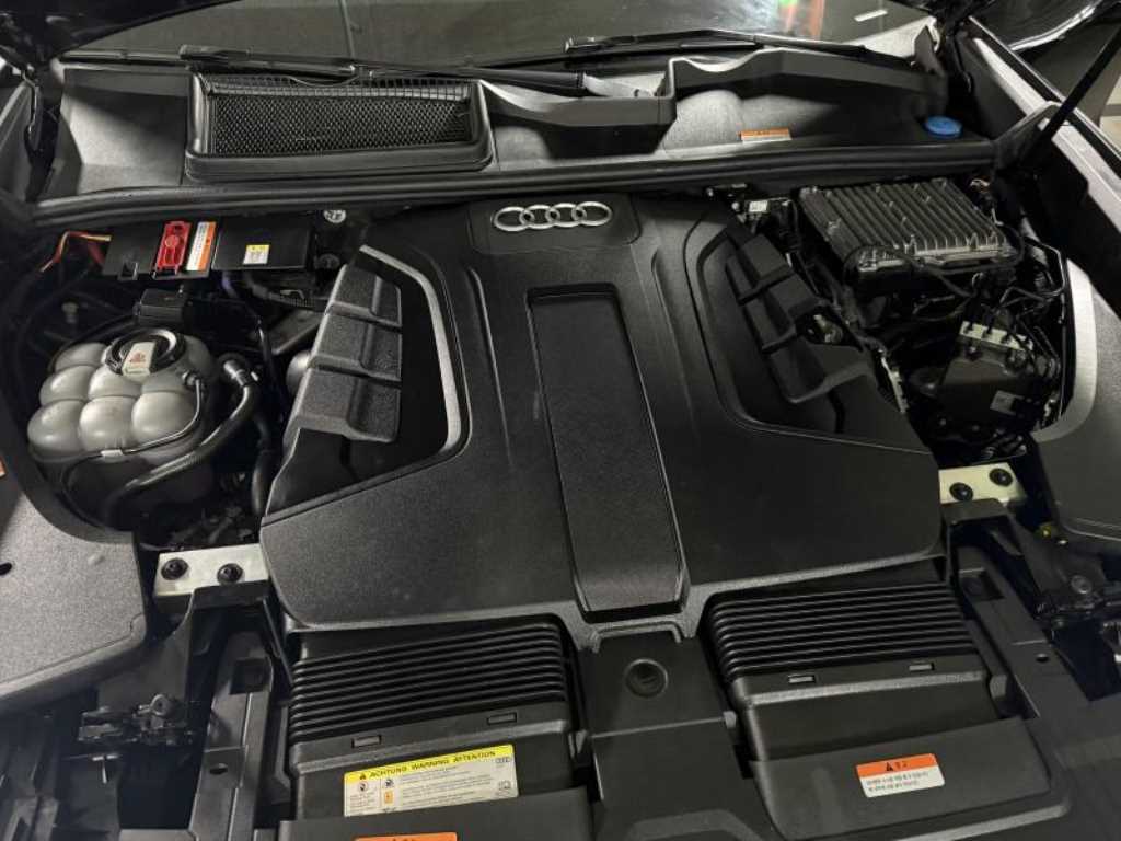 Audi Q8 — photo 19