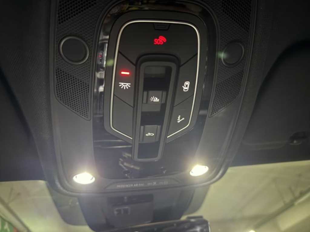 Audi Q8 — photo 20