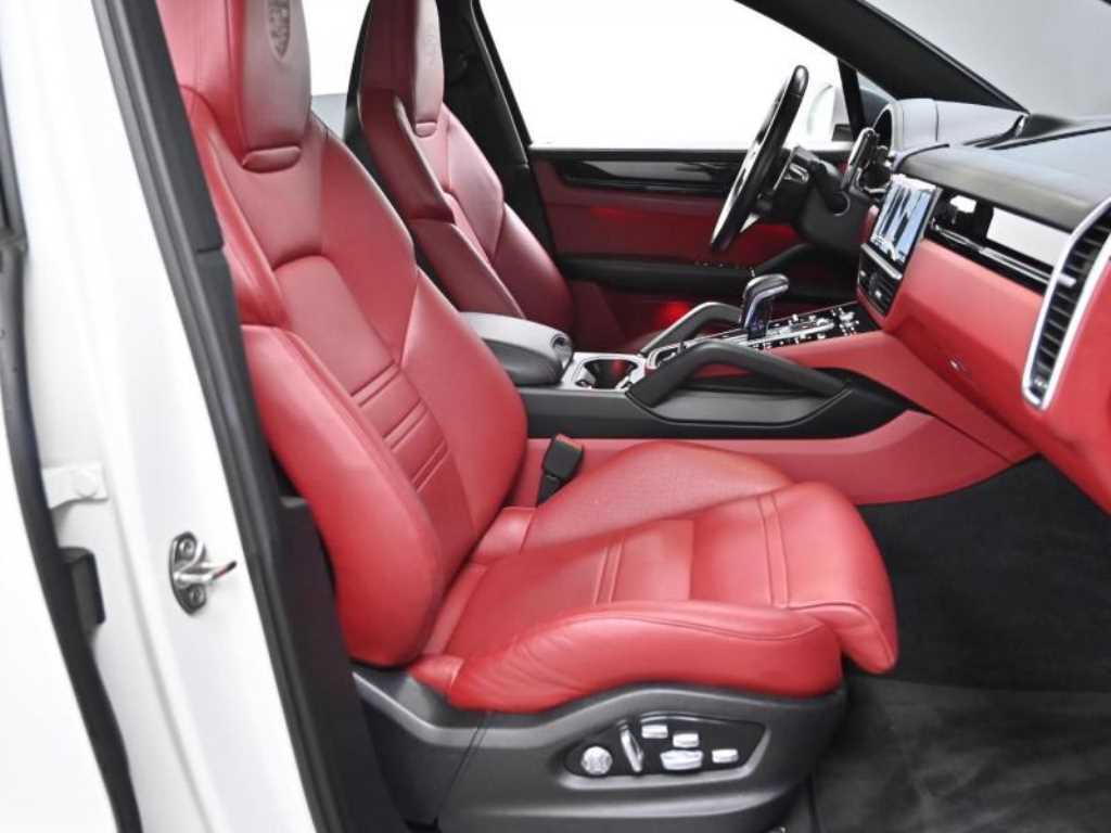 Porsche Cayenne — photo 10