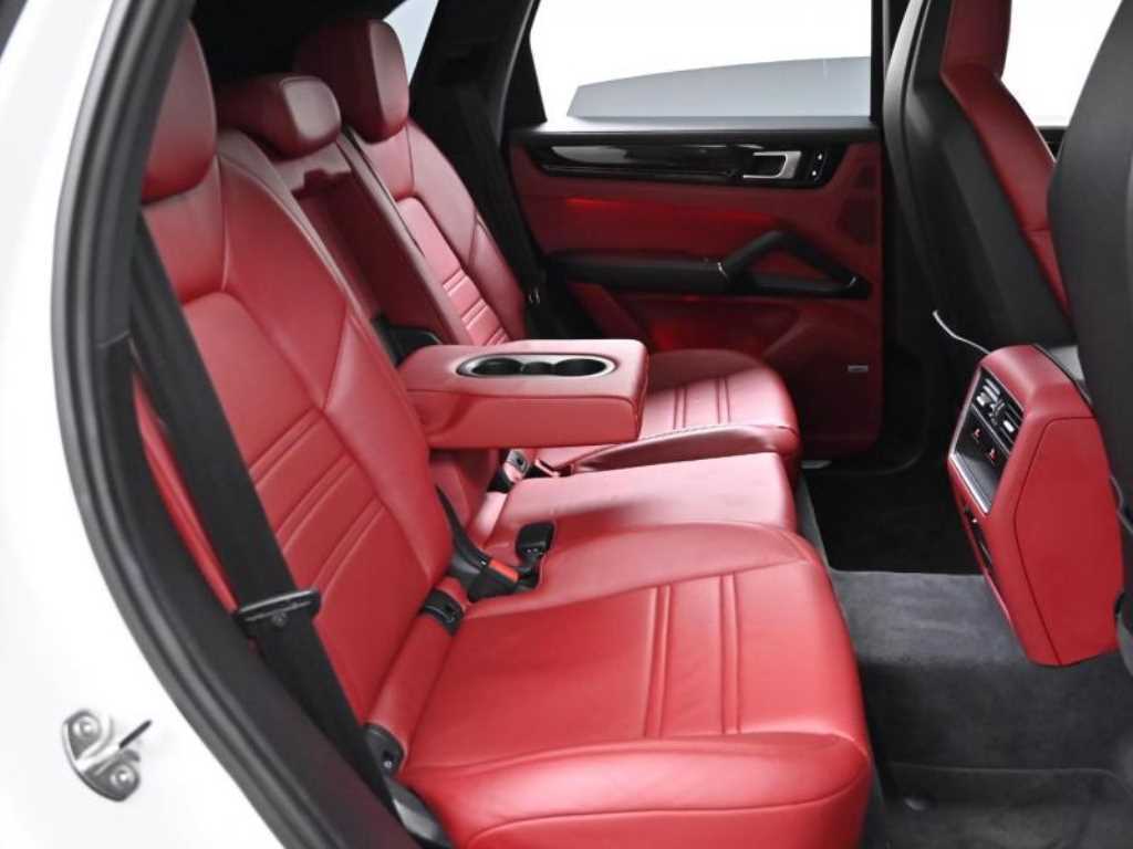 Porsche Cayenne — photo 12