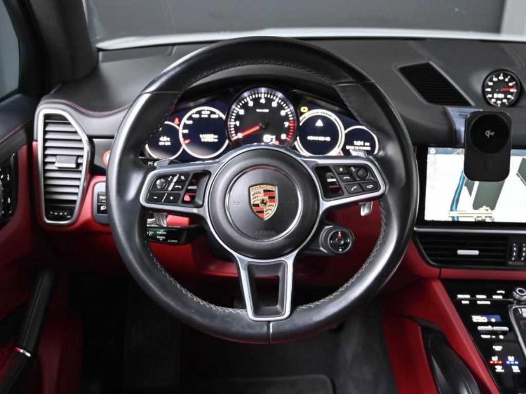 Porsche Cayenne — photo 13