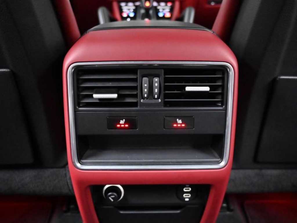 Porsche Cayenne — photo 16
