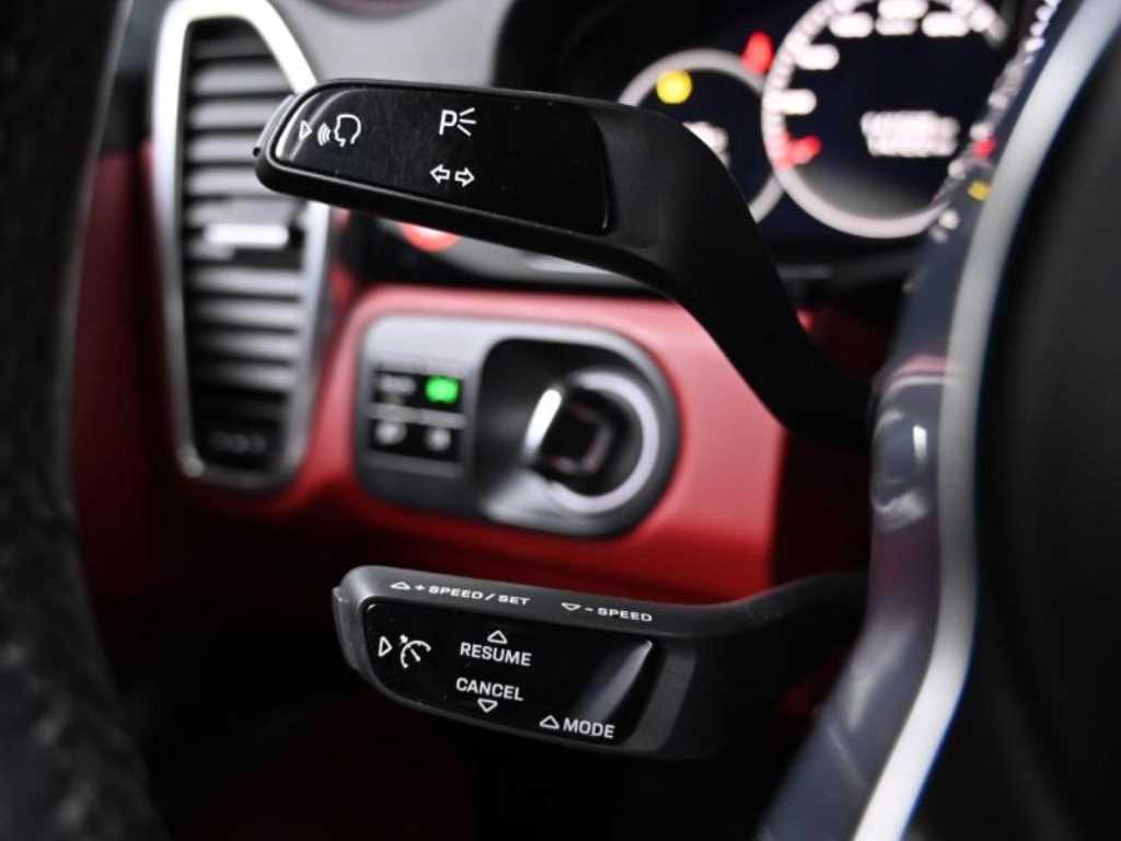 Porsche Cayenne — photo 18