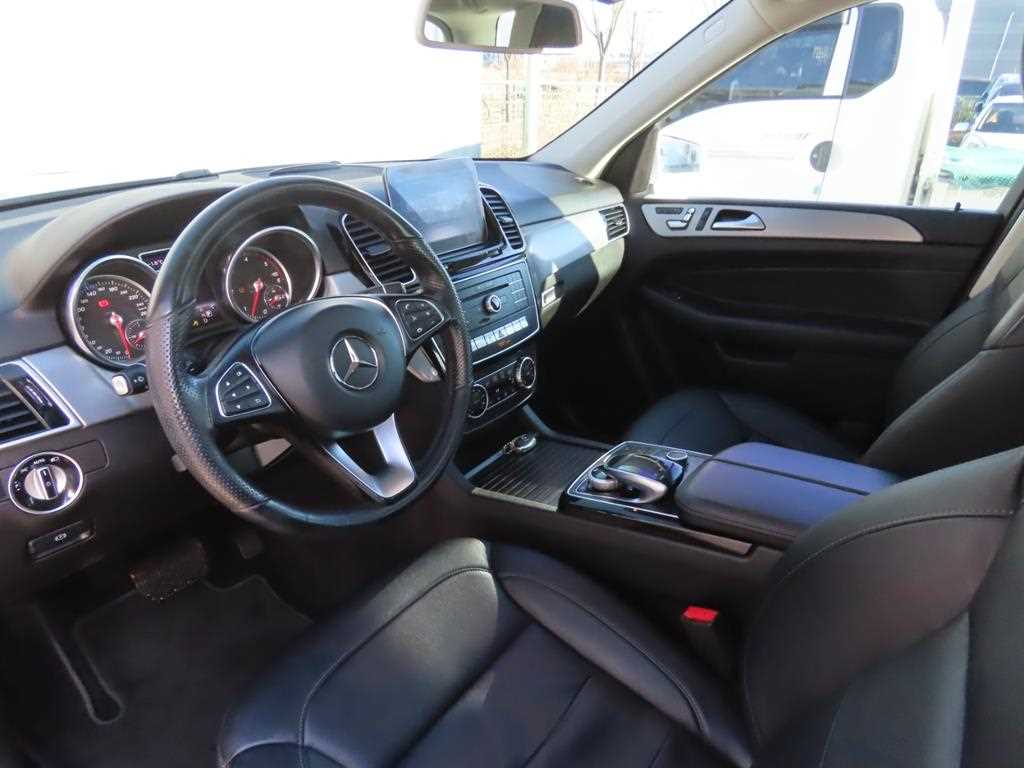 Mercedes-Benz GLE-Class — photo 08