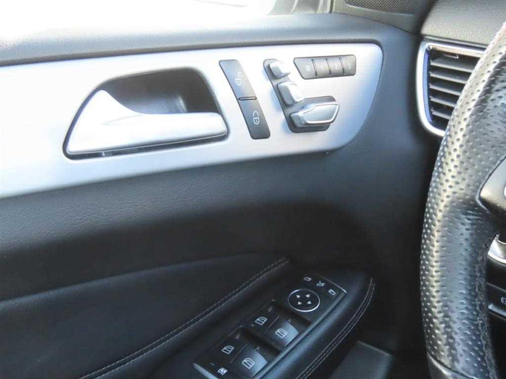 Mercedes-Benz GLE-Class — photo 11