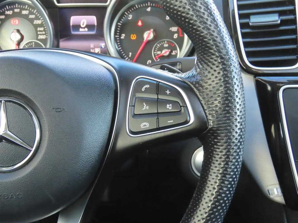 Mercedes-Benz GLE-Class — photo 13