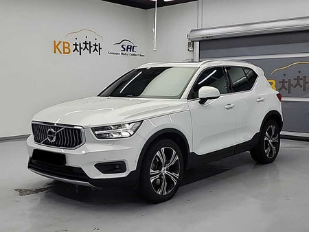 Volvo XC40 — photo 01