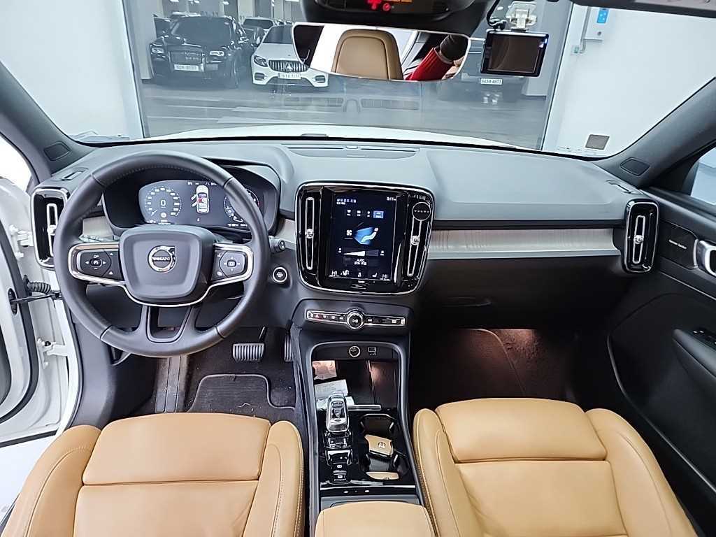 Volvo XC40 — photo 06