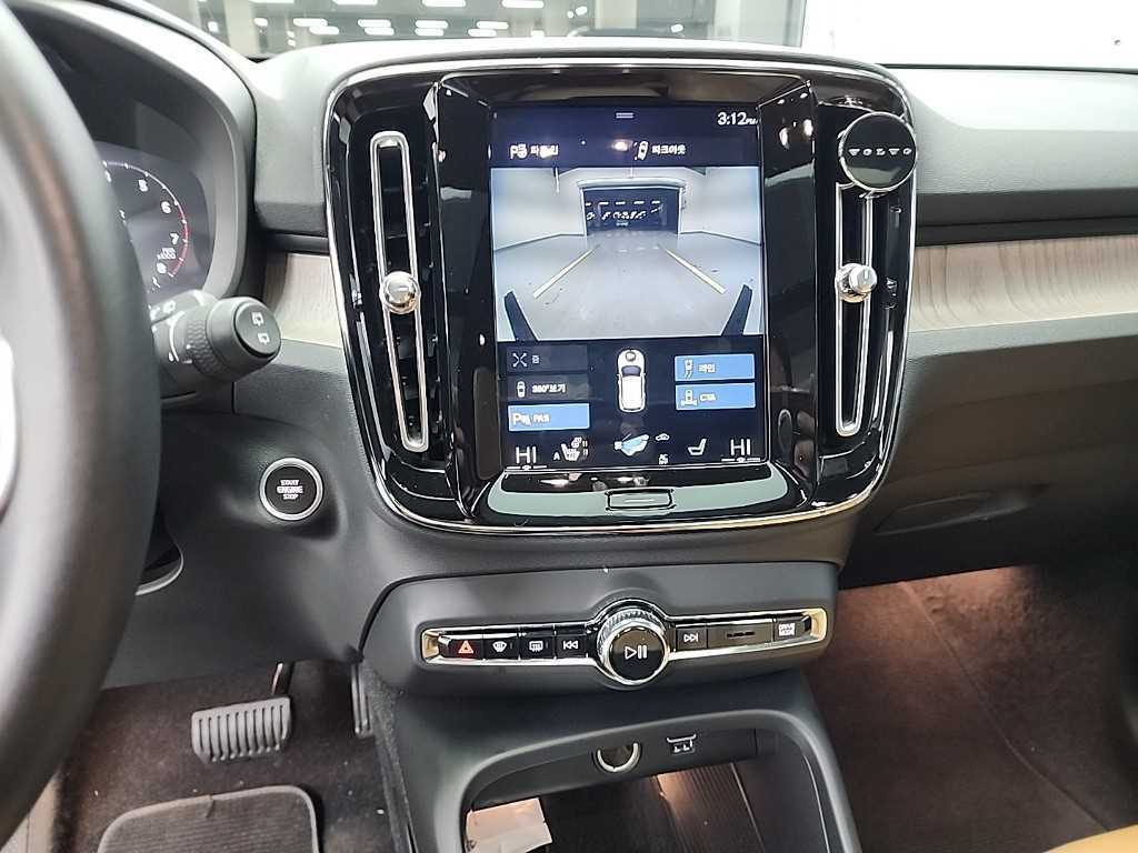 Volvo XC40 — photo 07