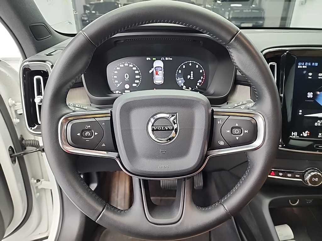 Volvo XC40 — photo 08