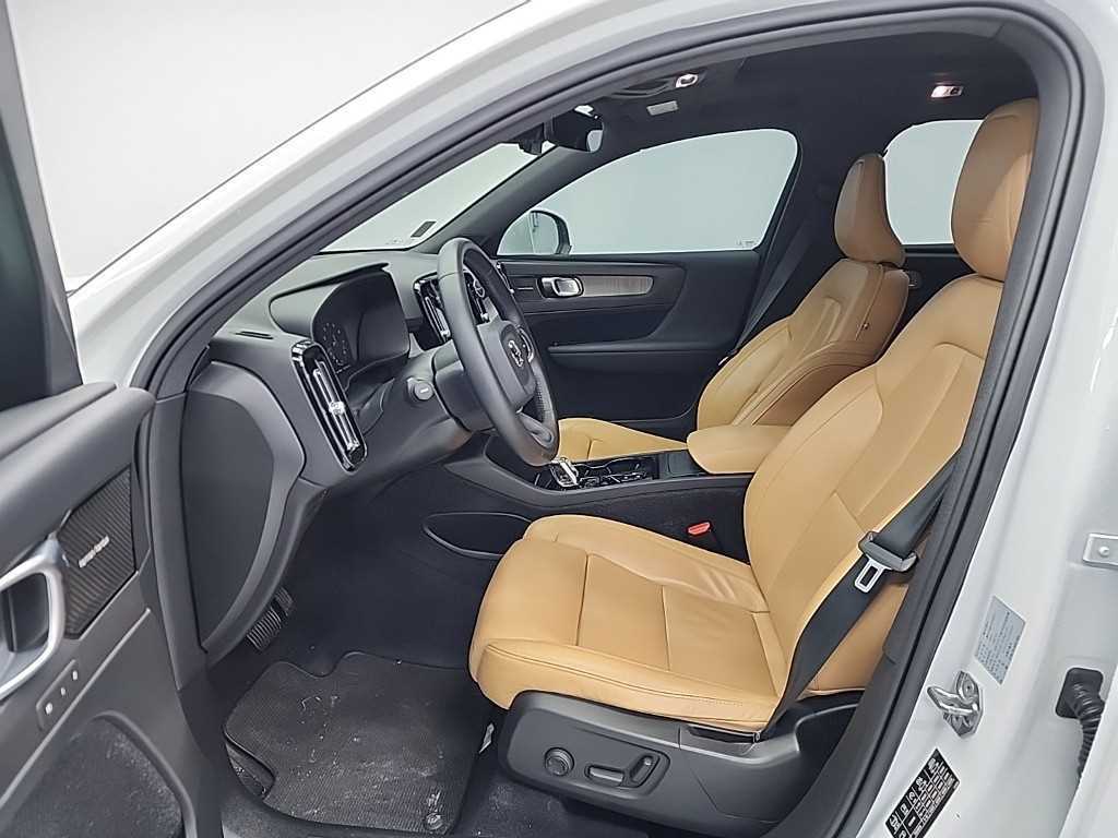 Volvo XC40 — photo 10