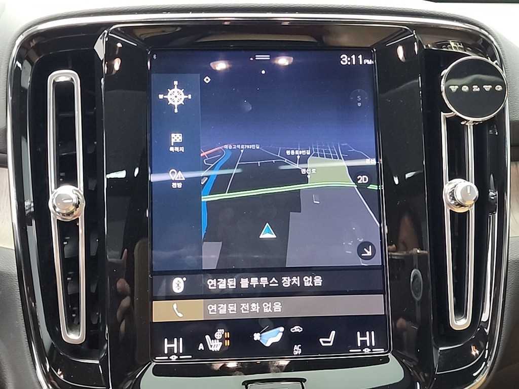 Volvo XC40 — photo 14