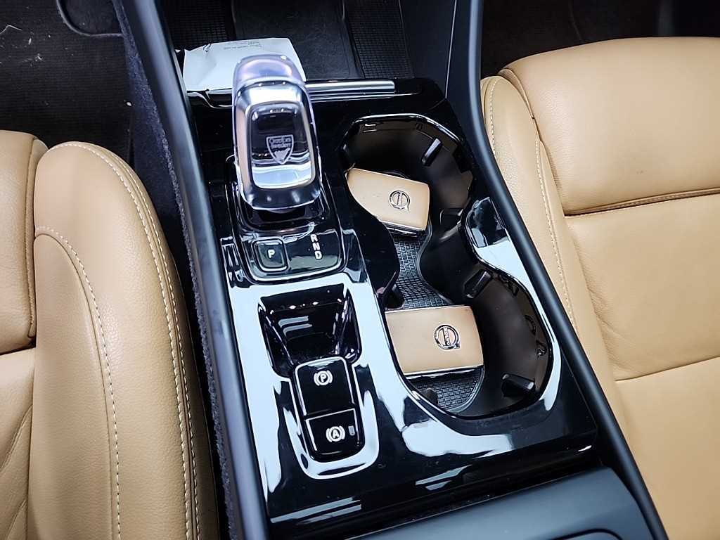 Volvo XC40 — photo 16