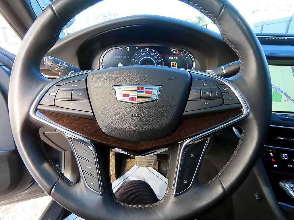 Cadillac CT6 — photo 08