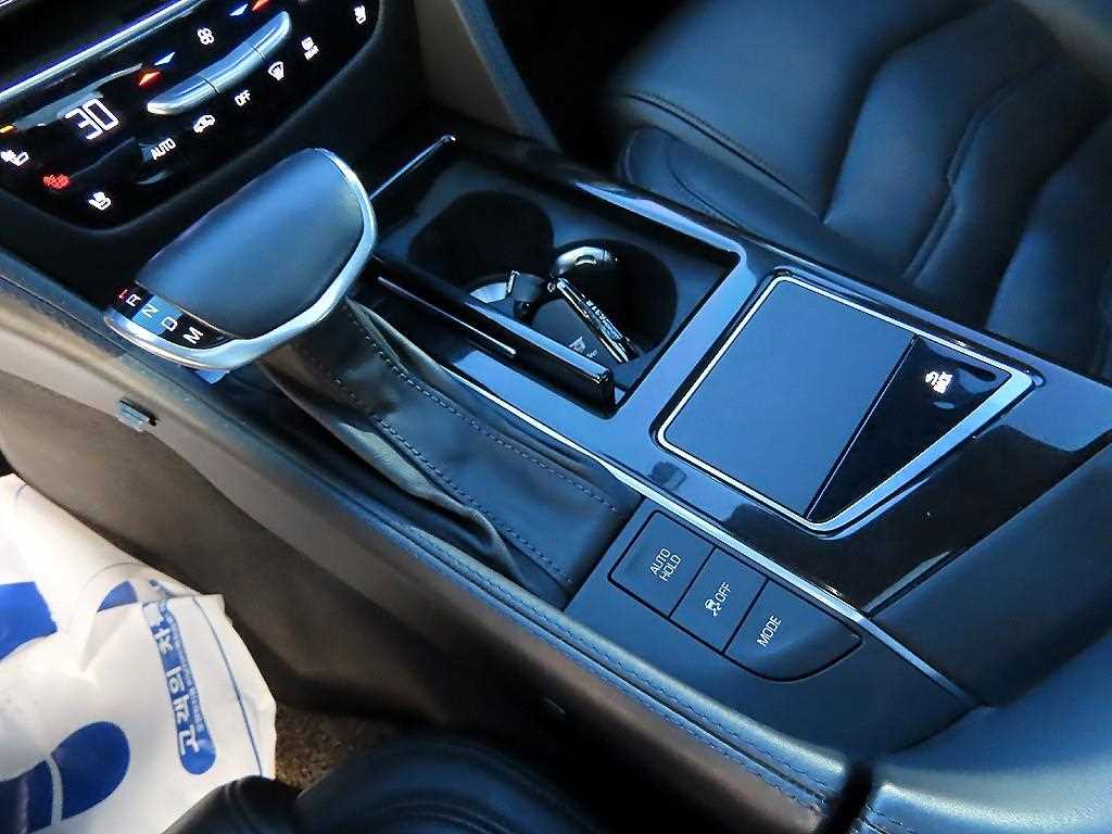 Cadillac CT6 — photo 10