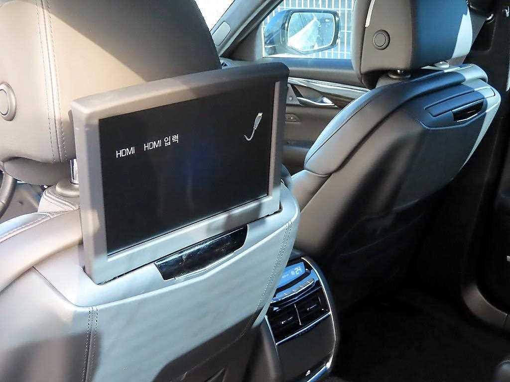 Cadillac CT6 — photo 15