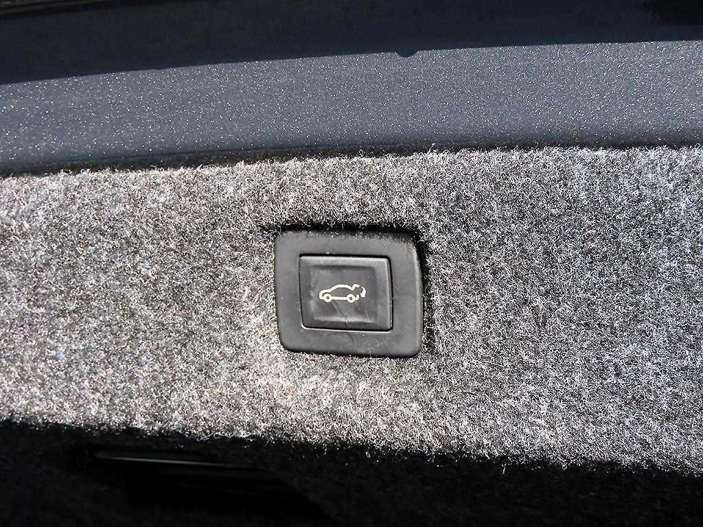 Cadillac CT6 — photo 16