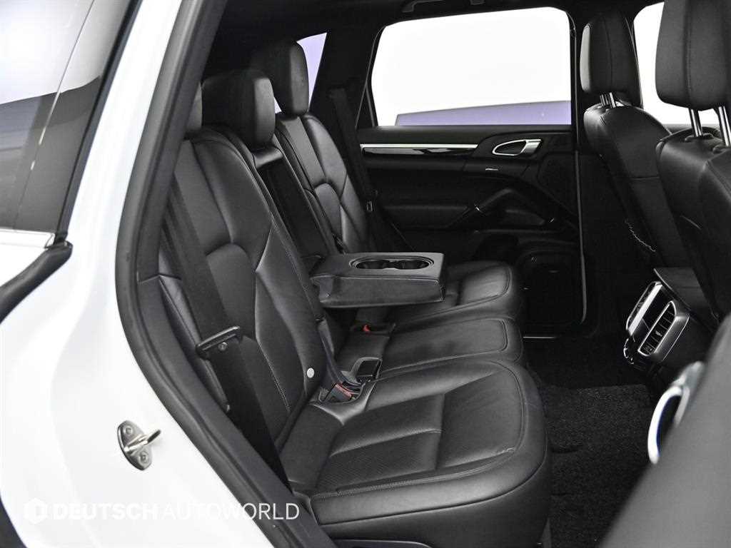 Porsche Cayenne — photo 12