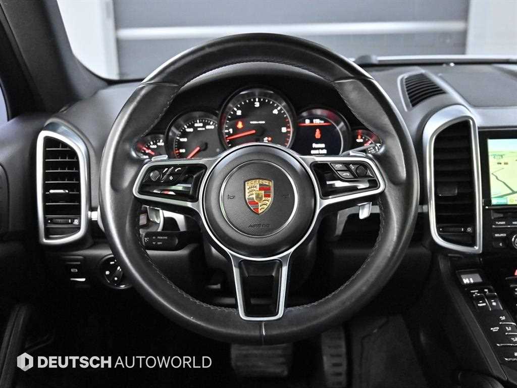 Porsche Cayenne — photo 13