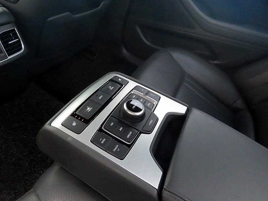 Genesis G80 — photo 18