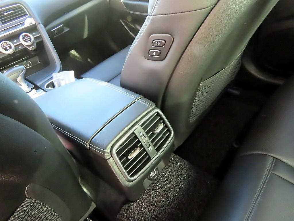 Genesis G70 — photo 16